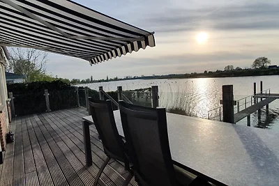 "HOME" 258, direct am Wasser, Veen.