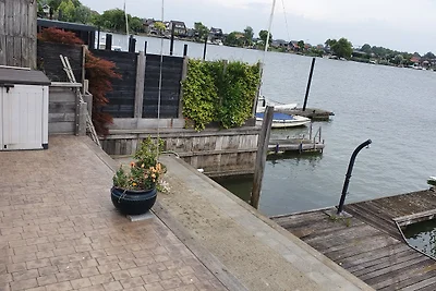 "RIET" 159, direct aan het water.