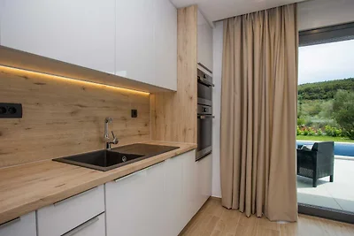 Luxhouse TeSa 2