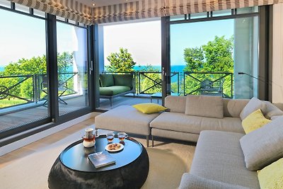 Sunshine Cloud, Villa Claire