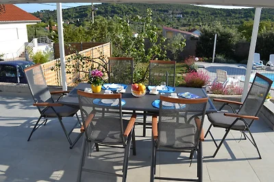 HOLIDAY HOME OTOK. DUGI OTOK