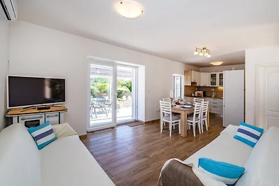 HOLIDAY HOME OTOK. DUGI OTOK