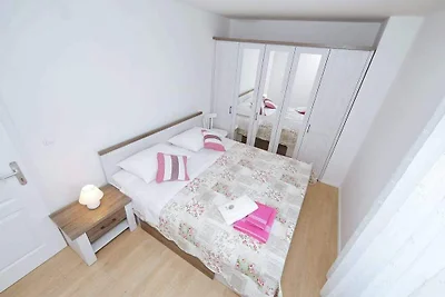 HOLIDAY HOME OTOK. DUGI OTOK