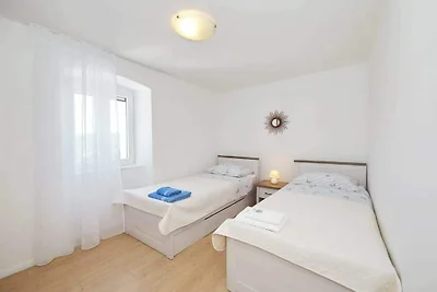 HOLIDAY HOME OTOK. DUGI OTOK