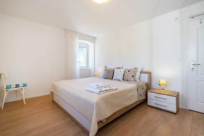 HOLIDAY HOME OTOK. DUGI OTOK