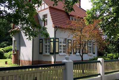 Landhaus-Villa am Fluss