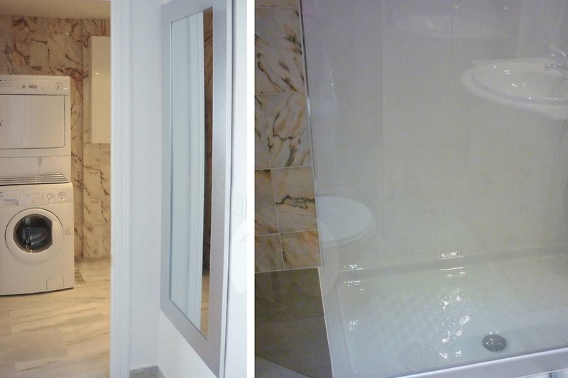 Modernes Marmorbad, Waschmaschine, Wäschetrockner, große Dusche mit Glas-Trennwand