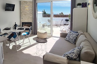 Stylish Apartment, a / c, pool, DSL