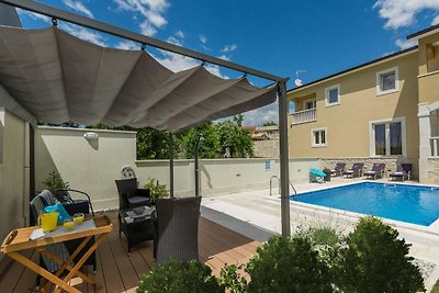 Posizione elevata, accogliente terrazza da pranzo