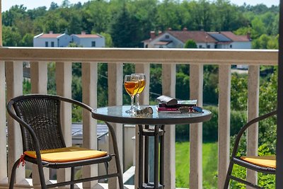 Posizione elevata, accogliente terrazza da pranzo