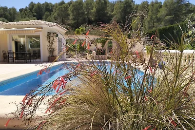 VILLA LUXUEUSE