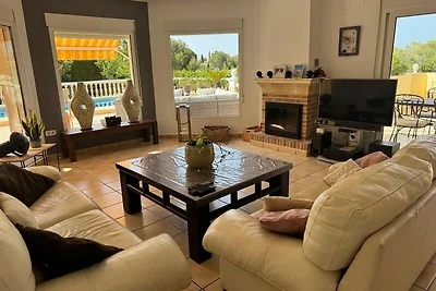 VILLA LUXUEUSE