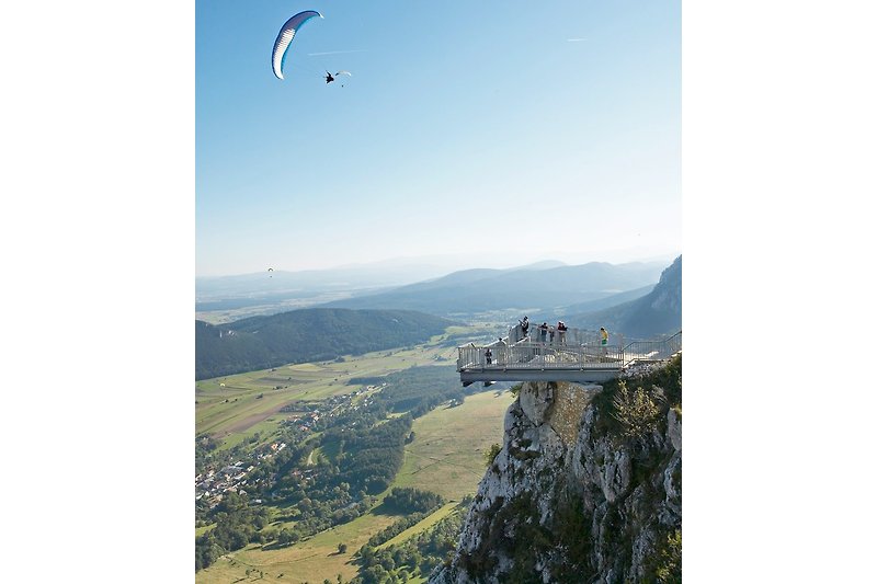 Skywalk auf der Hohenwand, Paradies für Paraglider, Drachenflieger, Kletterer und für den Familienausflug ©Wiener Alpen/Franz Zwickl 