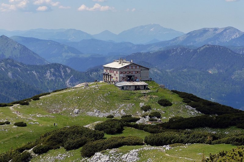 Habsburgerhaus auf der Rax mit Matratzenlager (es gibt viele Hütten auch mit Übernachtungsmöglichkeit) ©Wiener Alpen