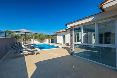 Villa Miracle