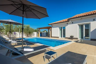 Villa Miracle