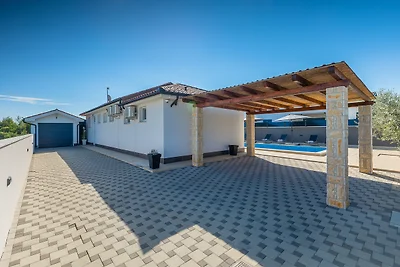 Villa Miracle
