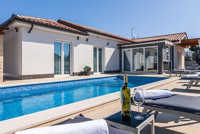 Villa Miracle