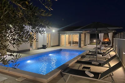 Villa Miracle