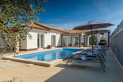 Villa Miracle