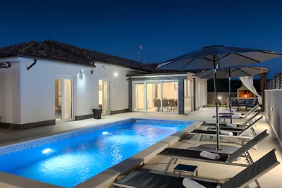 Villa Miracle