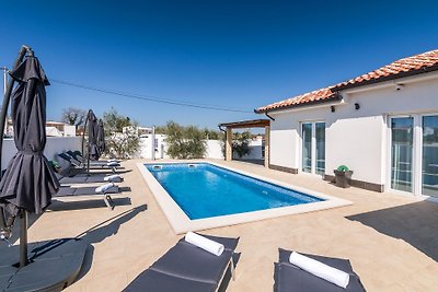 Villa Miracle