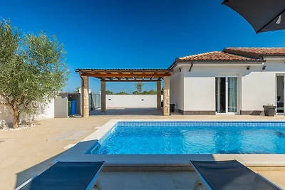 Villa Miracle