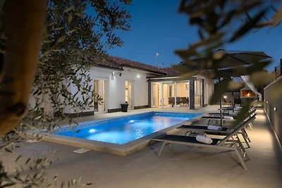 Villa Miracle