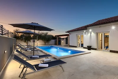 Villa Miracle