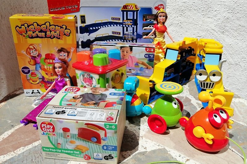 Einige der verfügbaren Spielzeuge für Kinder (0-6 Jahre)