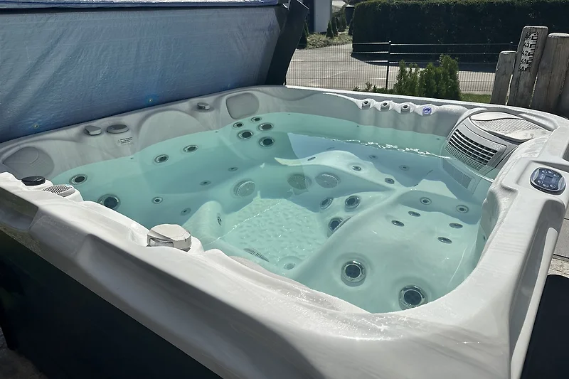 Neuer Whirlpool ganzjährig beheizt auf 37,5 Grad