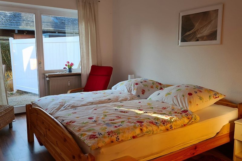 Schlafzimmer (Bett = 1,80 x 2,00 m)
