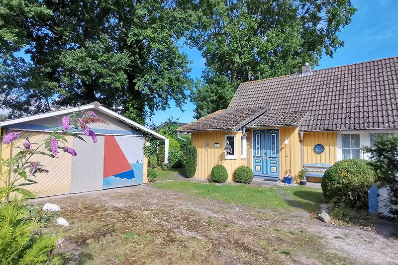 Charmantes Landhaus mit Garten in sehr ruhiger Umgebung.