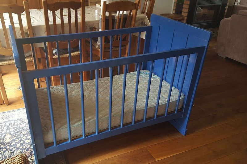 Kinderbett, Selbstmontage (Ikea).