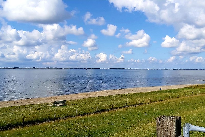 Das Grevelingenmeer, nur 200m entfernt vom Ferienhaus!
