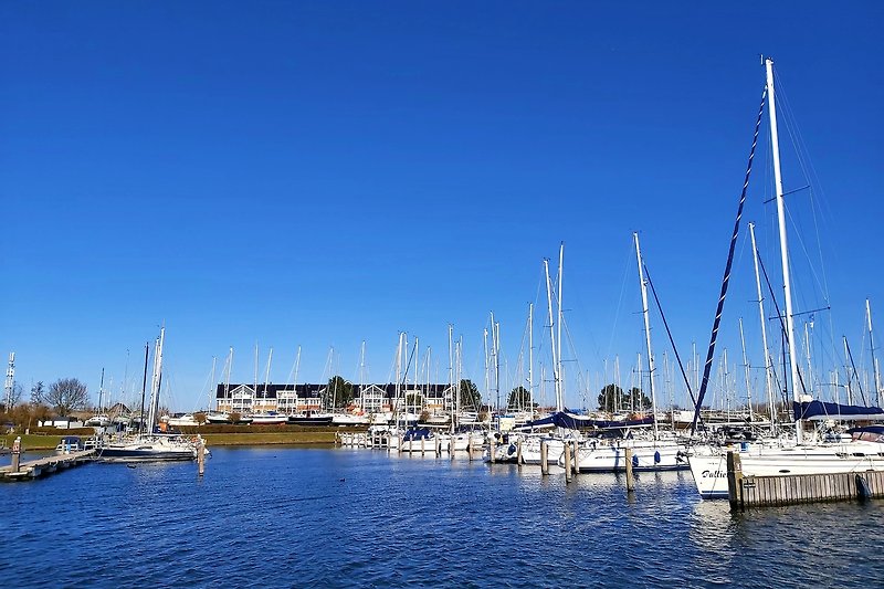 Herkingen verfügt über zwei große Yachthäfen am Grevelingenmeer