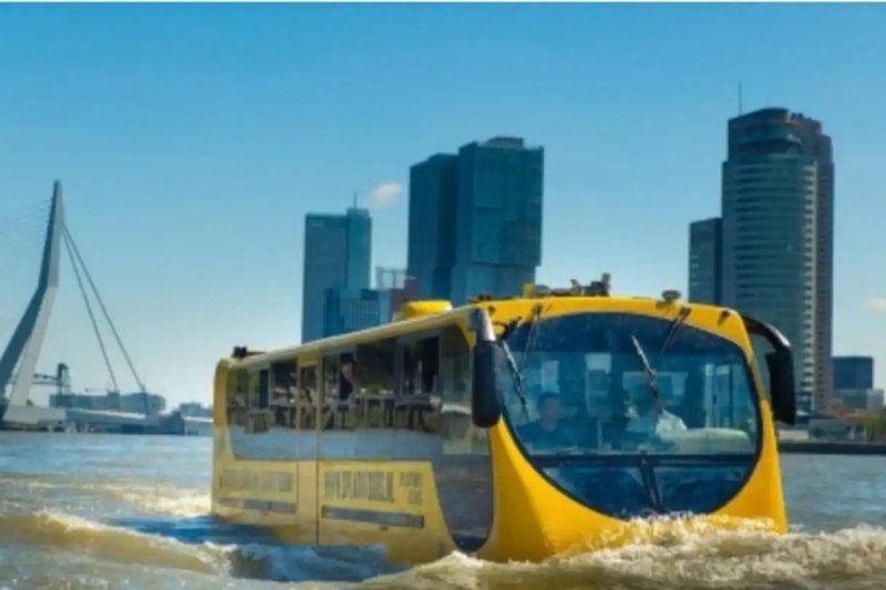Das Wassertaxi in Rotterdam.