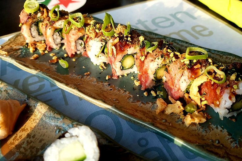 Genießen Sie köstliche 'Sushi' bei dem Restaurant auf dem Park