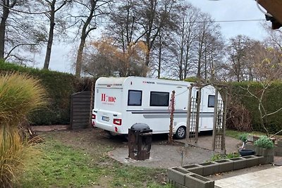 Wintervaste hut aan het Zeesenmeer