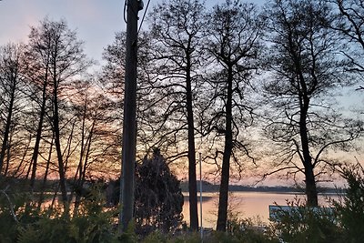 Wintervaste hut aan het Zeesenmeer