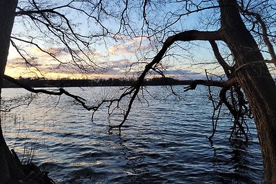 Wintervaste hut aan het Zeesenmeer