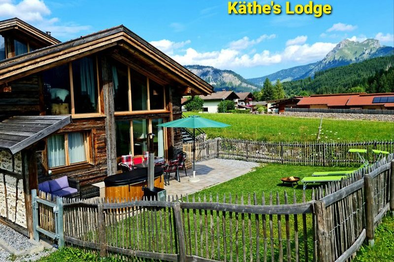 Käthe´s Lodge mit eingezäuntem Garten und Außenbadewanne