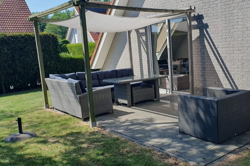Terrasse nach Westen ausgerichtet.