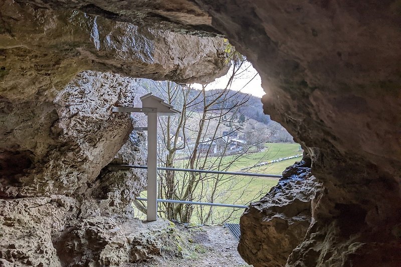 Blick aus der nahegelegenen Höhle