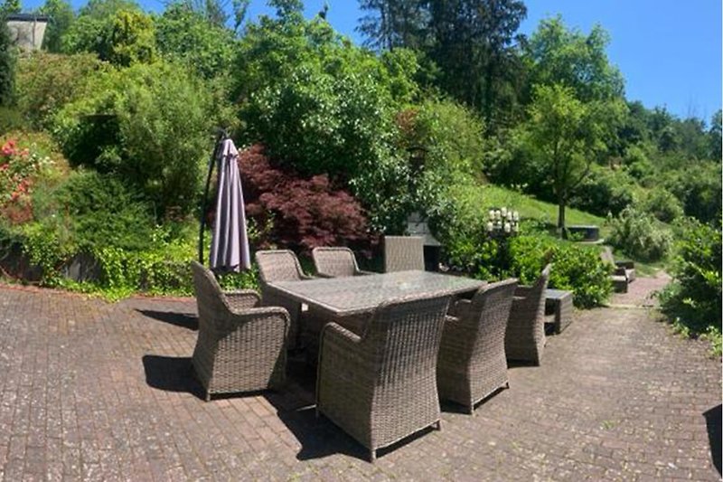 Große Terrasse mit Kamin