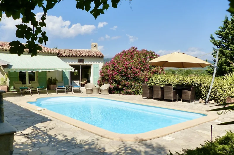 Terrasse mit Pool