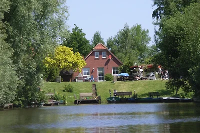 Haus Wasserfloh: Boot und Steg