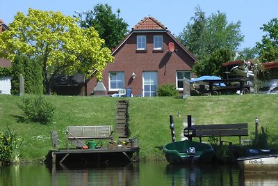Haus Wasserfloh: Boot und Steg