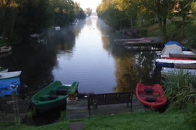 Haus Wasserfloh: Boot und Steg