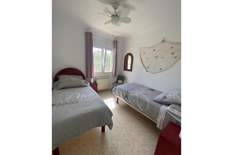 Schlafzimmer mit 2Betten 190cm x 90cm